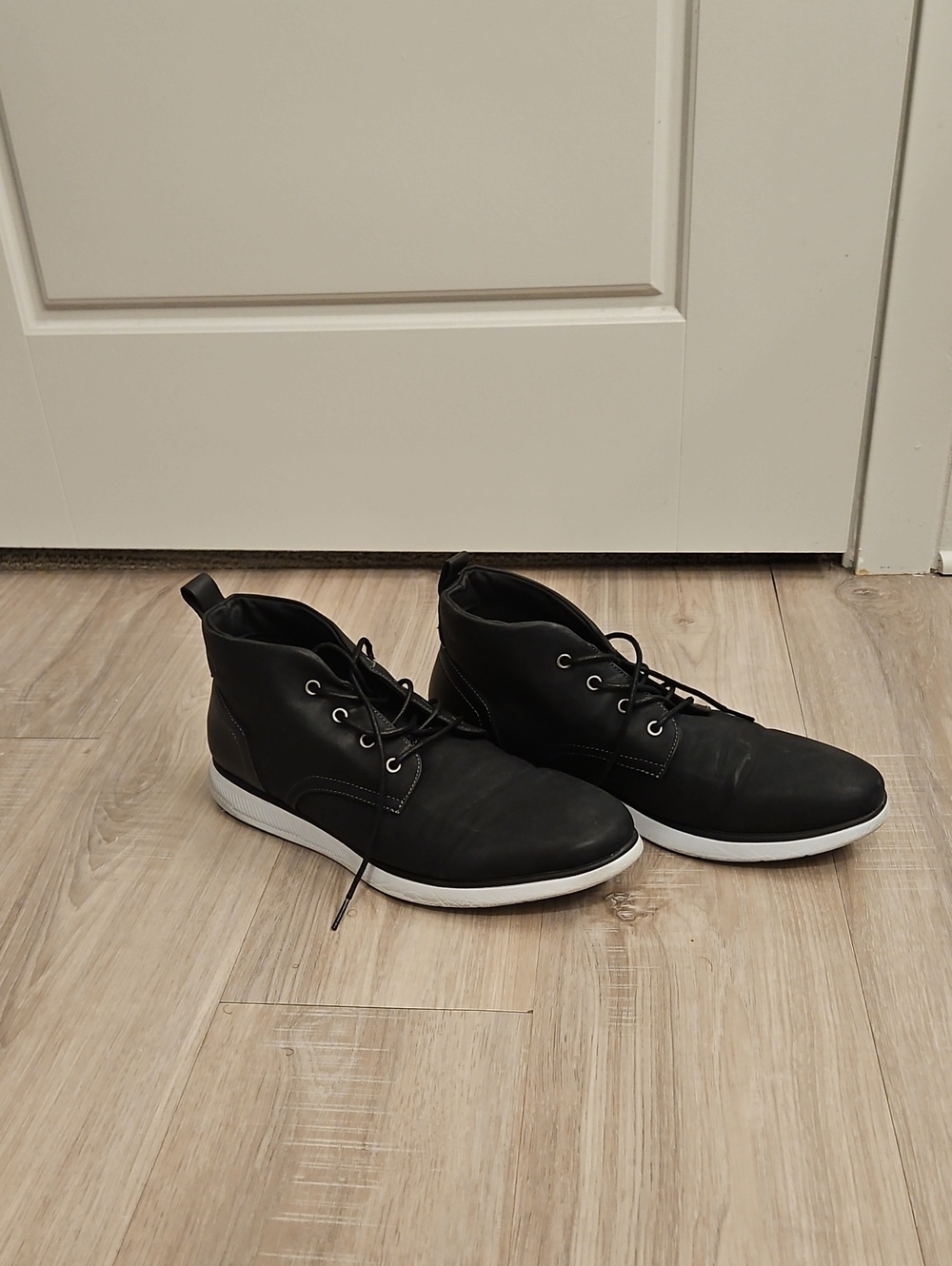 Perry Ellis Black Chukka Boots with White Sole